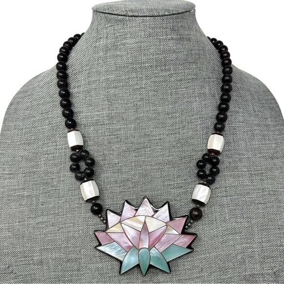 Vintage Lee Sands 70’s Lotus Flower Mother of Pearl Inlay VTG Necklace - Picture 1 of 9